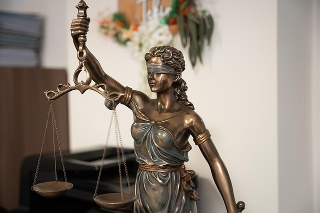 弁護士3